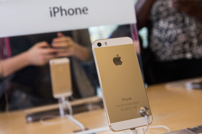 iPhone 5s phiên bản vàng. Ảnh: CNET