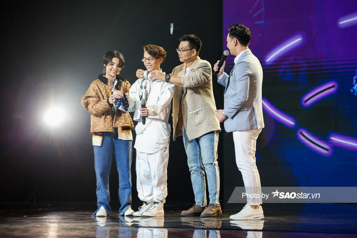 Tập 3 vòng Giấu mặt: Tài năng trẻ Duy Long - Anh Thư khi hát lên tiếng lòng xúc động khiến fan thán phục Ảnh 9