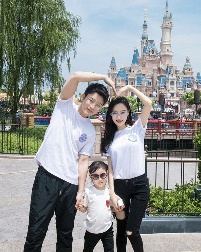 Mối quan hệ phức tạp giữa Giả Nãi Lượng và Lý Tiểu Lộ  – PGone (bạn trai của Lý Tiểu Lộ) từng tốn nhiều giấy mực của truyền thông Hoa ngữ trong một thời gian dài