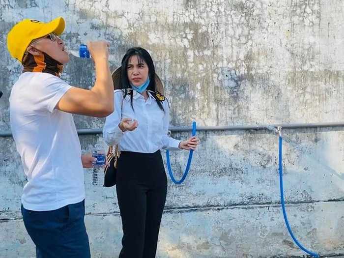 Tháng 3/2020, Thủy Tiên quyên góp số tiền 14 tỷ đồng, lắp đặt 29 trạm nước lọc giúp người dân các tỉnh Tây Nam Bộ vượt qua khó khăn do hạn mặn.