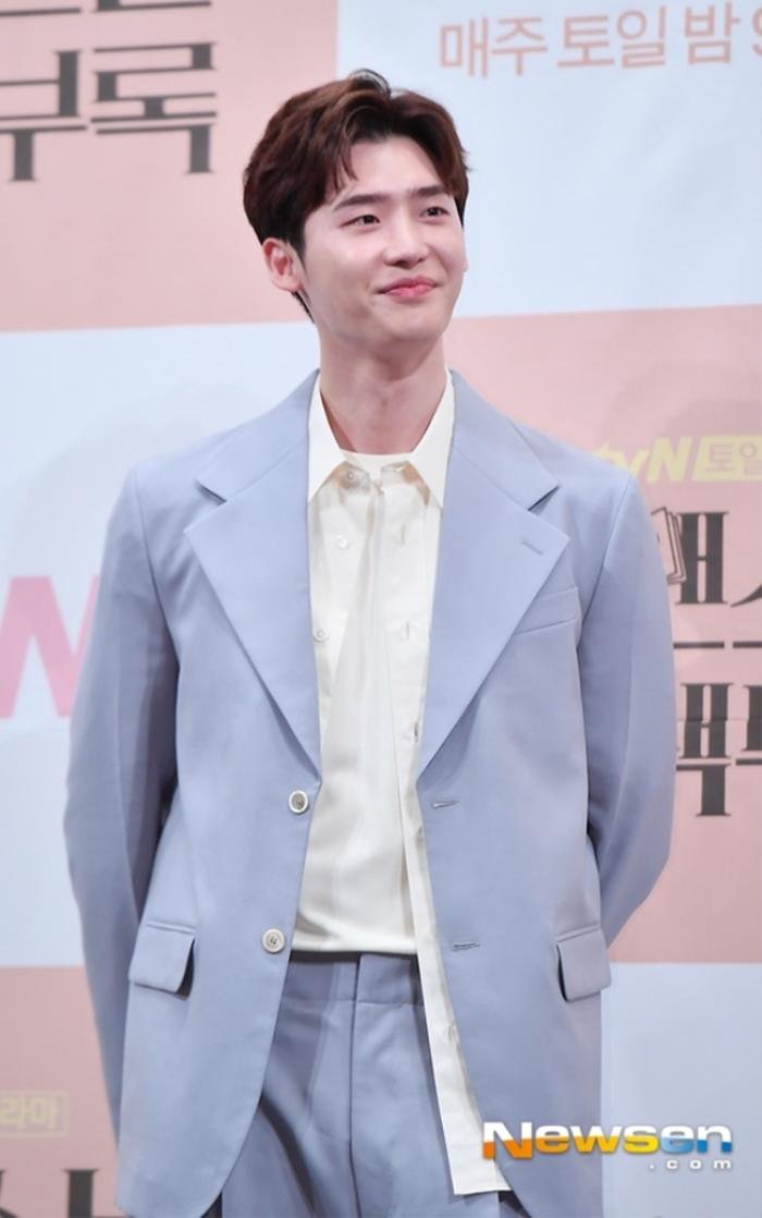 Lee Jong Suk kết hợp 'tài tử' Kim Rae Won trong dự án điện ảnh mới Ảnh 1