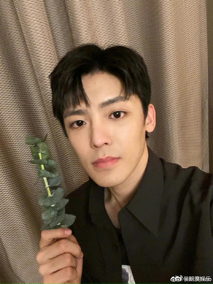 Hầu Minh Hạo vội vàng đính chính mình không hề chen vào chuyện tình cảm giữa Trịnh Sảng và Trương Hằng cũng như không có bất kỳ mối quan hệ nào với nữ diễn viên.