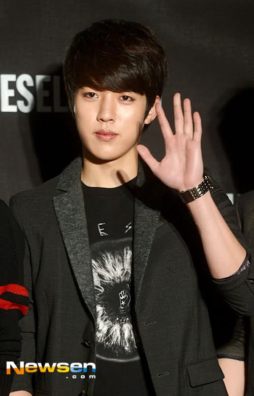 7 nghệ sĩ Hàn thú nhận họ bị hói nghiêm trọng, IU cũng góp mặt Ảnh 15