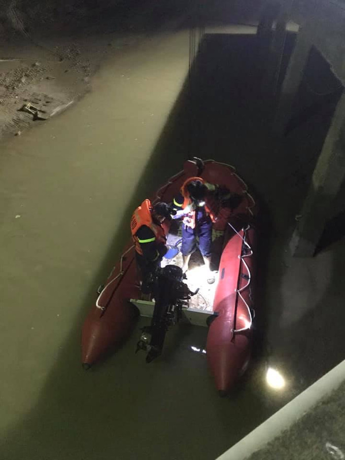 Lực lượng chức năng tìm kiếm suốt đêm