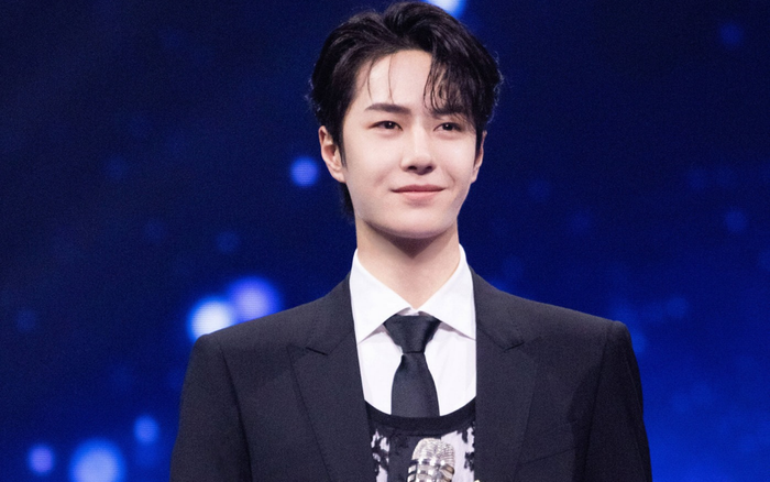 Cằm của Vương Nhất Bác có điểm lạ, nhìn 'đáng sợ' như của Kim Thần? Ảnh 2