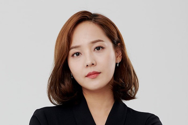 Khác hẳn trong phim, 'ác nữ' Penthouse -Eugene - khiến fan ghen tị bởi chuyện tình siêu ngọt với chồng Ảnh 13