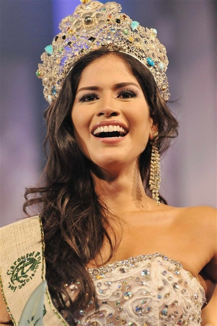Olga Alava - Miss Earth 2011 cũng từng dương tính Covid-19 trong năm 2020.