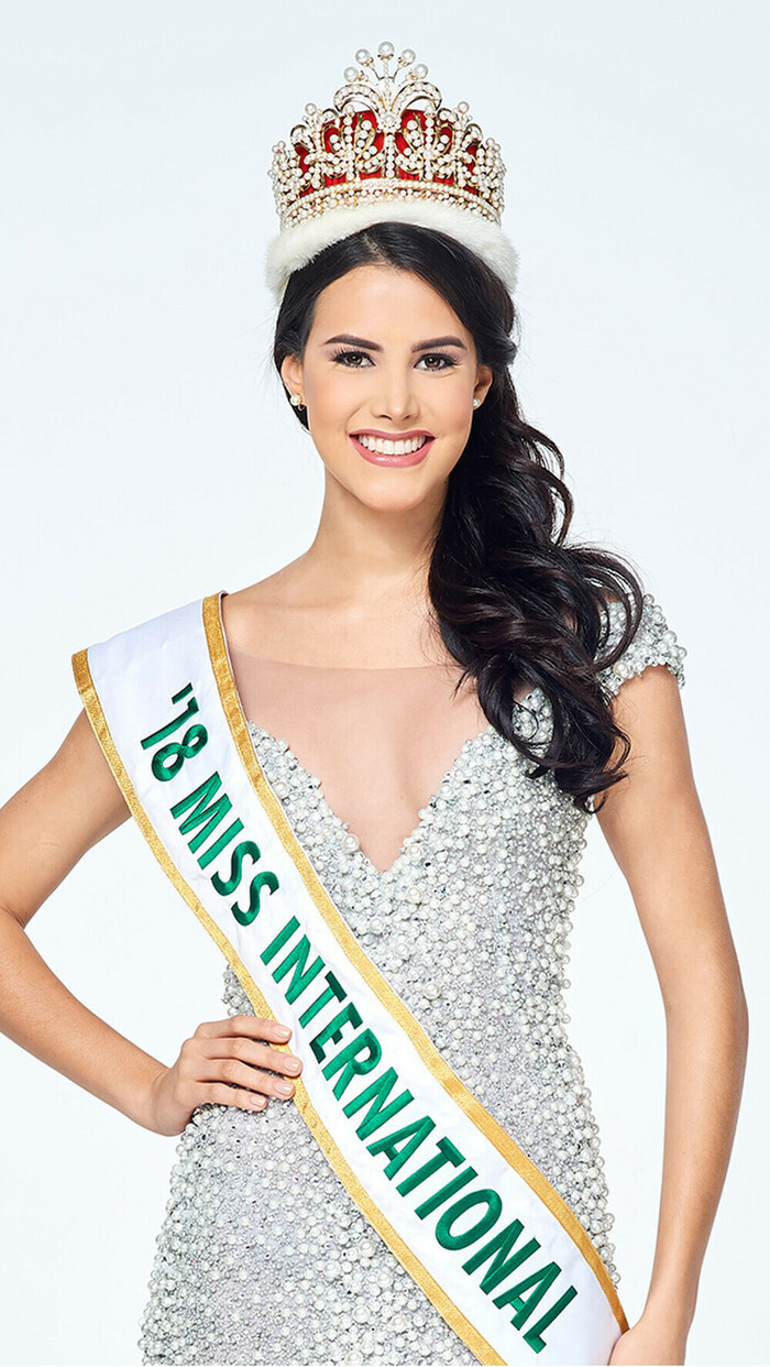 Mariem Velazco - Hoa hậu Quốc tế 2018 đau buồn khi người bố qua đời, đồng thời cô cũng có kết quả dương tính với dịch Covid-19.