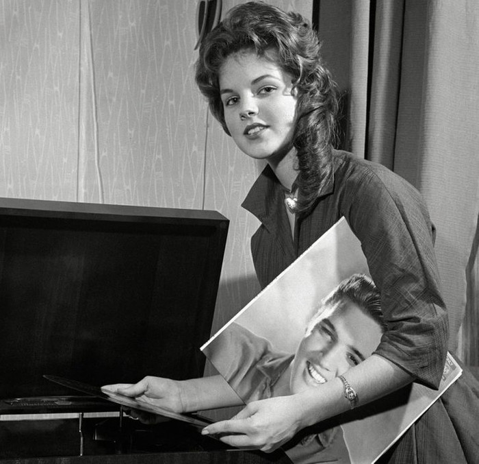 Vợ huyền thoại âm nhạc Elvis Presley không được phép gặp chồng khi chưa trang điểm Ảnh 4