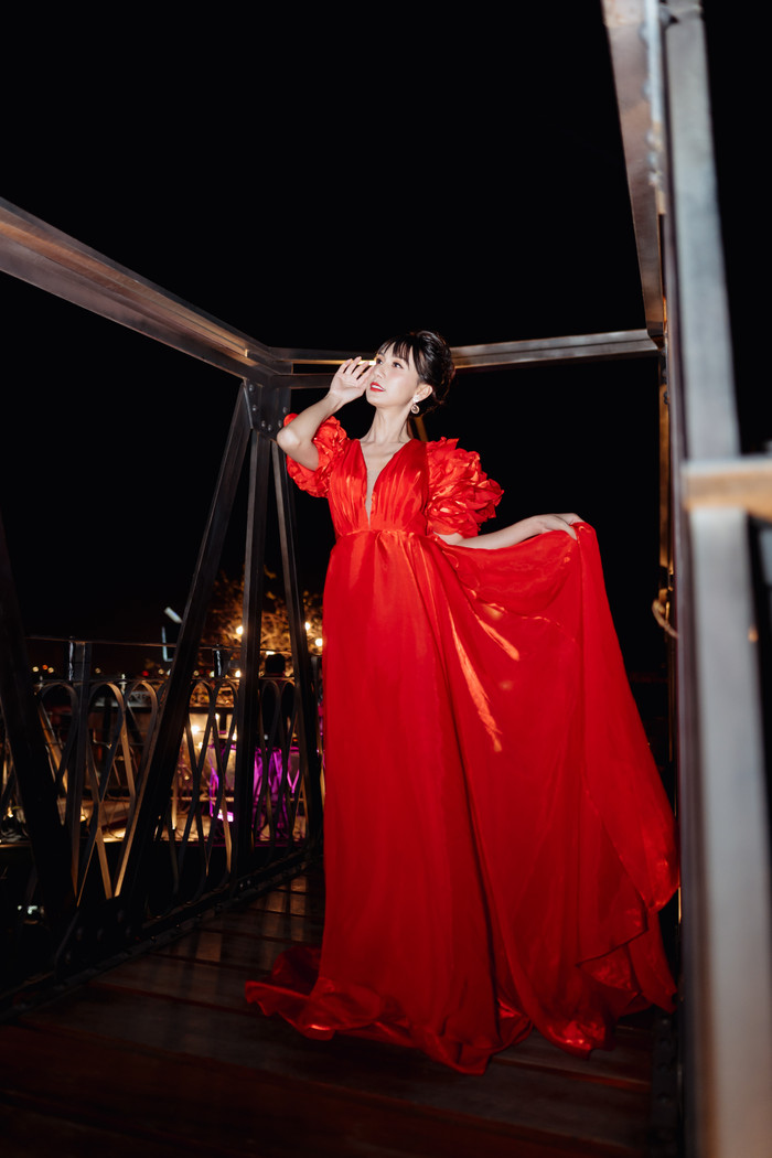 Lynk Lee diễn thời trang, đẹp 'bất khuất' giữa trời lạnh 12 độ C của Hà Nội Ảnh 3