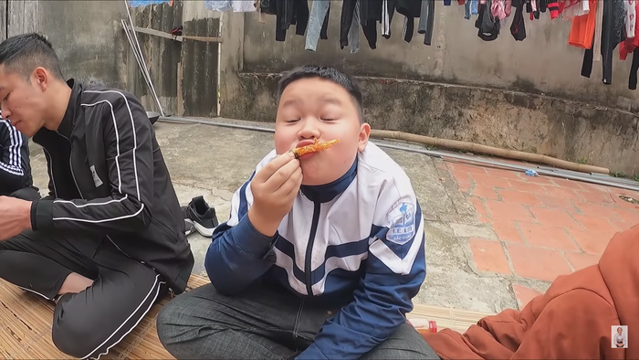 Xuất hiện vị khách 'review' chân thực đồ ăn bà Tân Vlog nấu sau lùm xùm thuê người khen ngon Ảnh 9