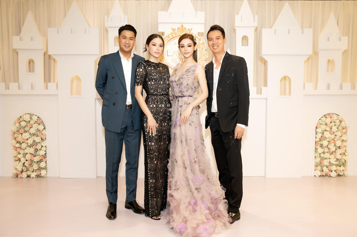 Ở đây có quá nhiều sự đẹp trai, xinh gái, và giàu có