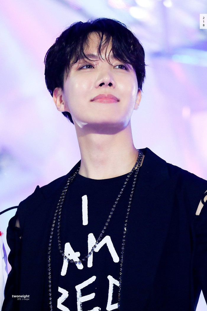 J-Hope đang là nghệ sĩ solo Kpop đầu tiên có 5 triệu người theo dõi trên nền tảng nổi tiếng này.