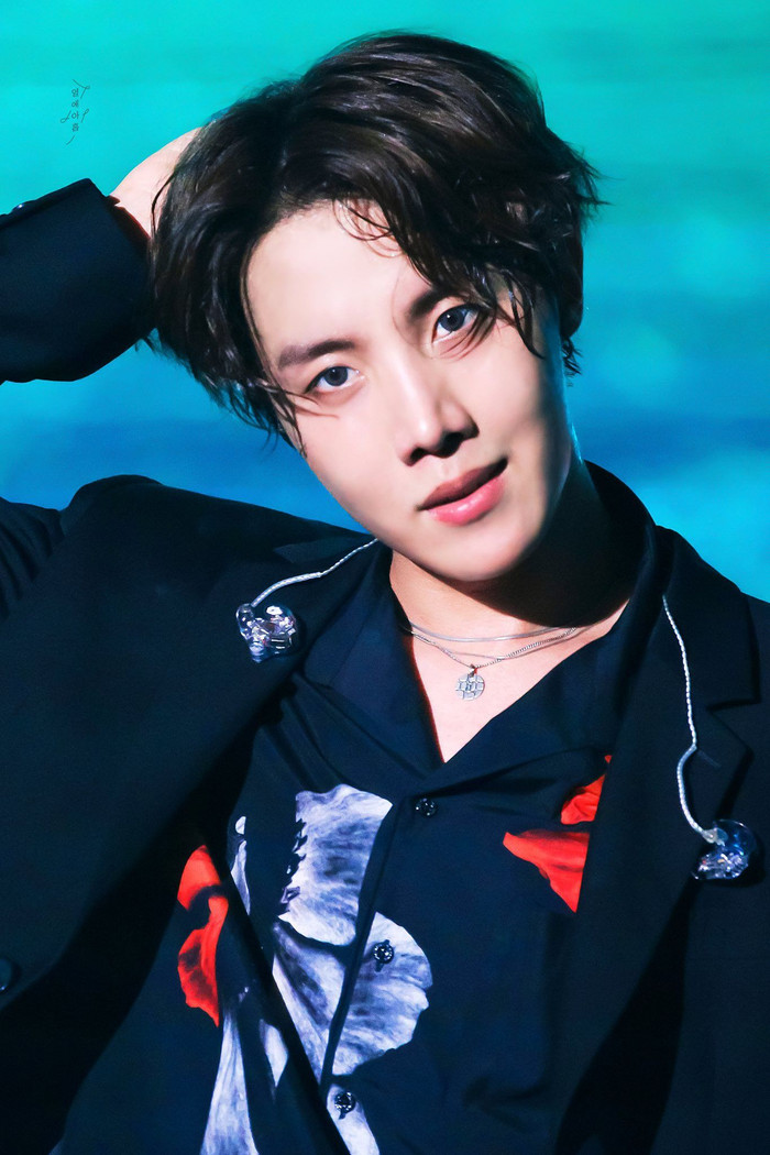  J-Hope đã vươn lên vị trí số 5 danh sách những nghệ sĩ Hàn Quốc có nhiều lượt theo dõi nhất trên nền tảng quốc tế này.