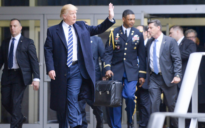 Tổng thống Donald Trump sẽ bàn giao vali hạt nhân cho ông Biden như thế nào? Ảnh 2