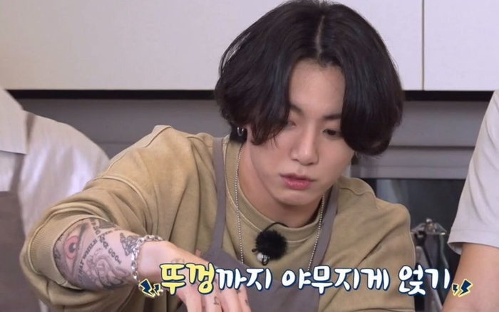 Knet tranh cãi về cánh tay toàn hình xăm của Jungkook (BTS) Ảnh 2