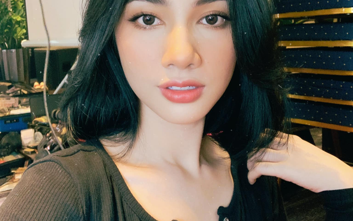 'Người tình tin đồn' của chồng Lệ Quyên với trang phục hở bạo khiến cư dân mạng chú ý Ảnh 2