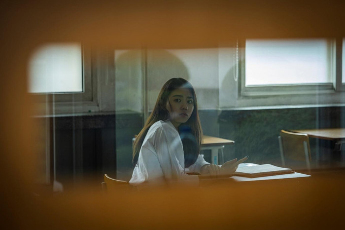 Nam Sinh Số 11 sở hữu bối cảnh học đường rùng rợn.