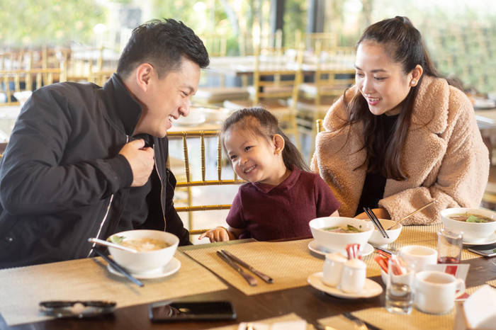 Thiên thần nhí nhà Lam Trường làm công động mạng ngẩn ngơ vì quá đáng yêu Ảnh 3