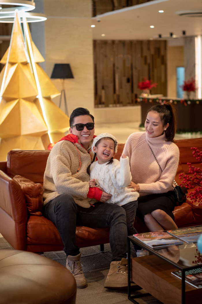 Thiên thần nhí nhà Lam Trường làm công động mạng ngẩn ngơ vì quá đáng yêu Ảnh 6