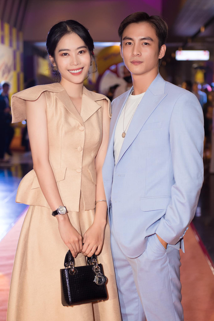 Sao Việt tuổi tý vượt khó thành công chào 2021: Hà Hồ đón tết sum vầy, Nam Em 'comeback' rạng rỡ Ảnh 8