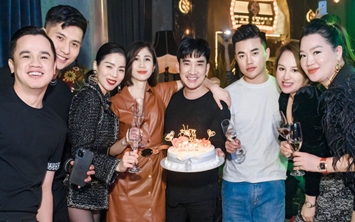 Lệ Quyên mặc style giấu quần quyến rũ, e ấp bên tình trẻ Ảnh 2