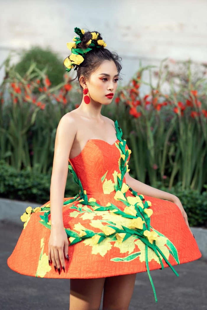 Trong số những nàng hậu 10x, Tiểu Vy là gương mặt đắt show trình diễn thời trang nhất.