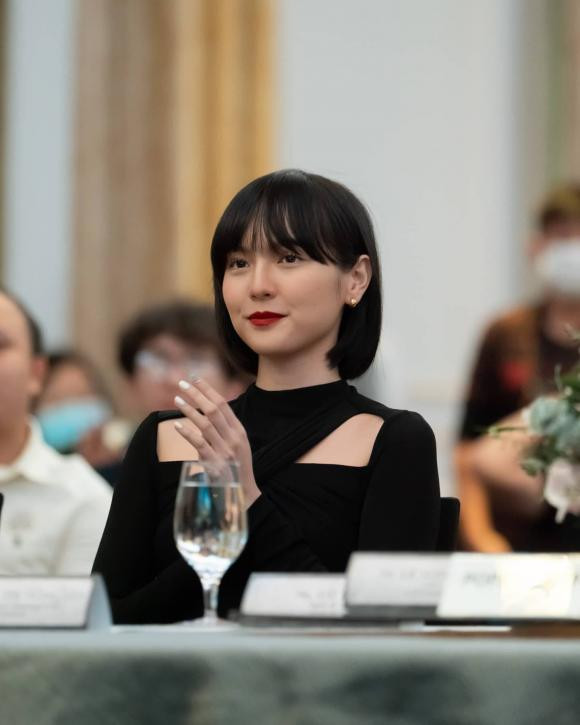 Góc 'bái phục': Chiếc đầm Hải Tú diện khi sánh đôi bên Sơn Tùng trong sự kiện bỗng 'cháy hàng' trên mạng Ảnh 8