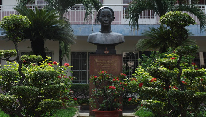 Tượng cụ Nguyễn Thượng Hiền