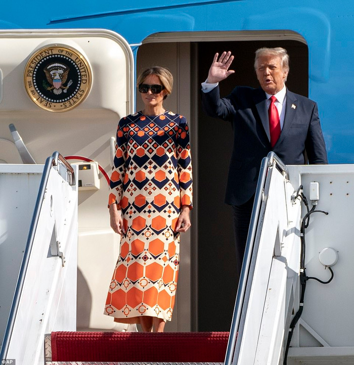 Tân Đệ nhất phu nhân Mỹ Jill Biden và Melania Trump 'so kè' trang phục cực gắt tại lễ nhậm chức Ảnh 11