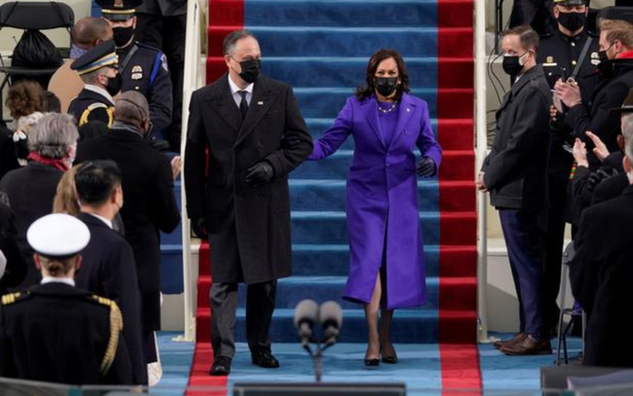 Ý nghĩa đặc biệt bộ trang phục tím của nữ Phó Tổng thống Mỹ Kamala Harris tại lễ nhậm chức Ảnh 2