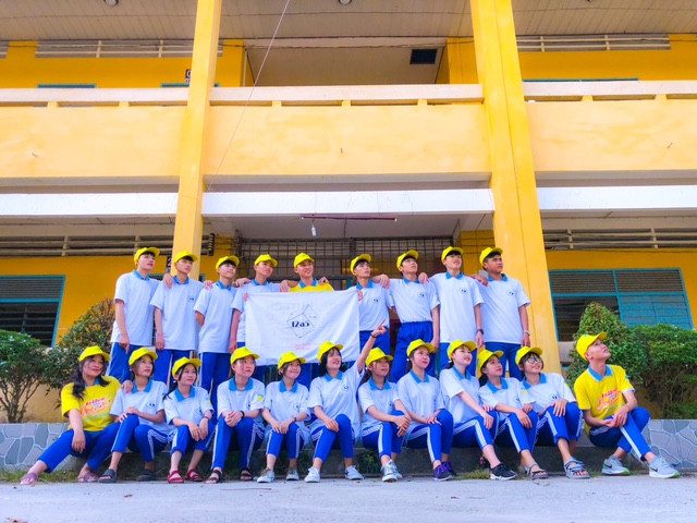 Phải làm kiểu “Thanh xuân rực rỡ” liền mới thỏa lòng nè phải không 12A5, THPT Nguyễn Văn Thoại (An Giang) ơi