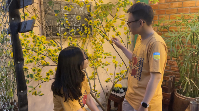 Áo lớp mơ ước có gì mà mới gần năm mới 12A2, THPT Chuyên Thoại Ngọc Hầu đã e ấp vậy nè?