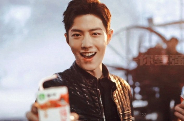 Một trong những hình ảnh được cắt ra từ video quảng cáo thương hiệu sữa của Tiêu Chiến