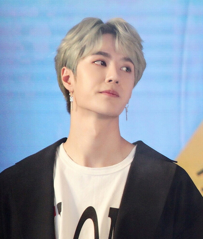 Vì không có thành tích học tập nên việc anh luôn bị sự chế giễu từ khán giả