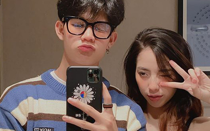 Cặp đôi chị em từng 'gây bão' cộng đồng mạng bất ngờ chia sẻ đã có con, tiết lộ tên thân mật của bé Ảnh 2