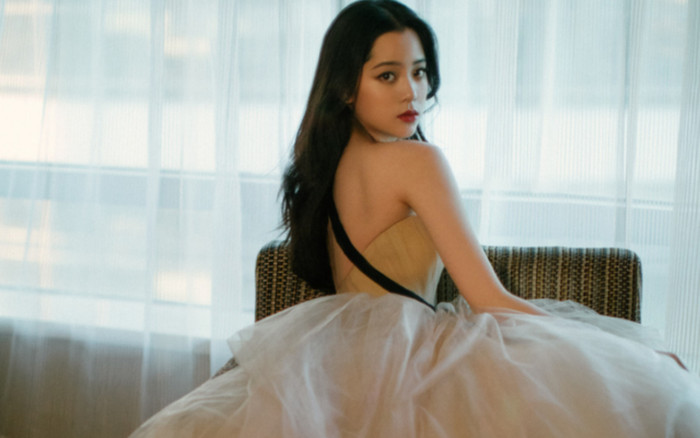 Thực tế và ảnh chụp khác biệt vì Âu Dương Na Na cũng chỉ là 'nạn nhân' của photoshop mà thôi! Ảnh 2