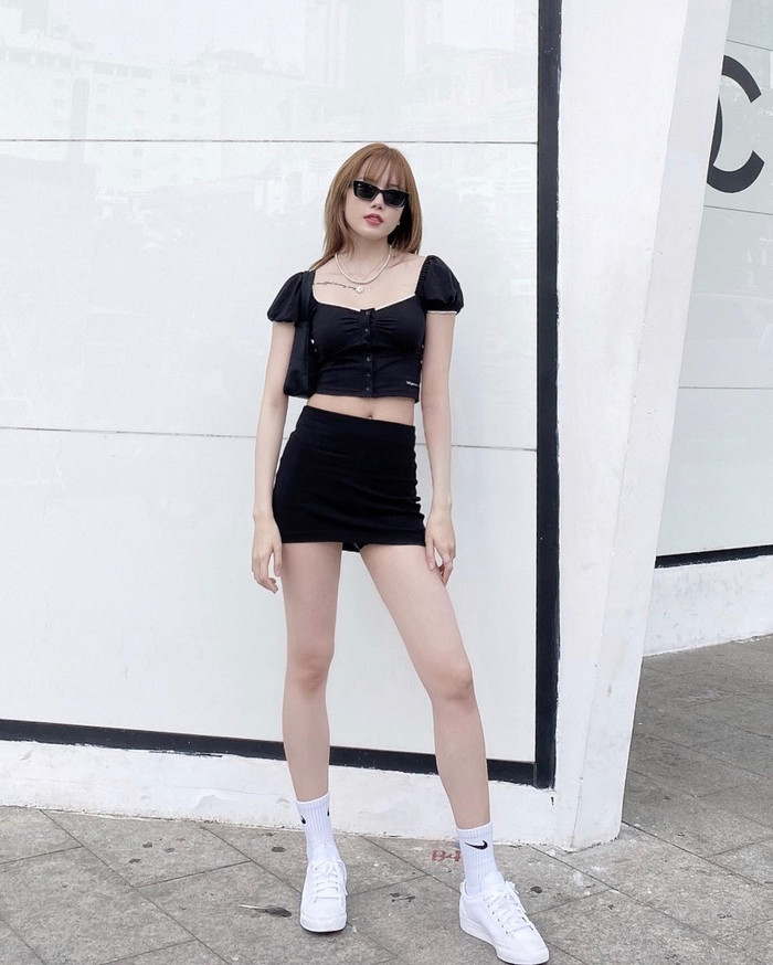 Người đẹp được mệnh danh là 'bản sao Lisa' với thân hình đáng ngưỡng mộ, làn da trắng không chút tì vết. 