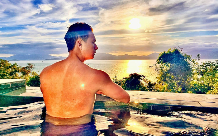 Ngô Kiến Huy đăng ảnh ở hồ bơi, đồng loạt nhiều người gọi tên Kim Lý Ảnh 2