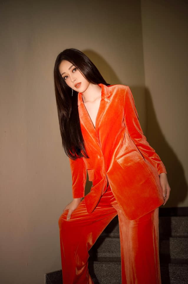 Á hậu Phương Nga xinh đẹp trong bộ cánh đậm chất nữ quyền 