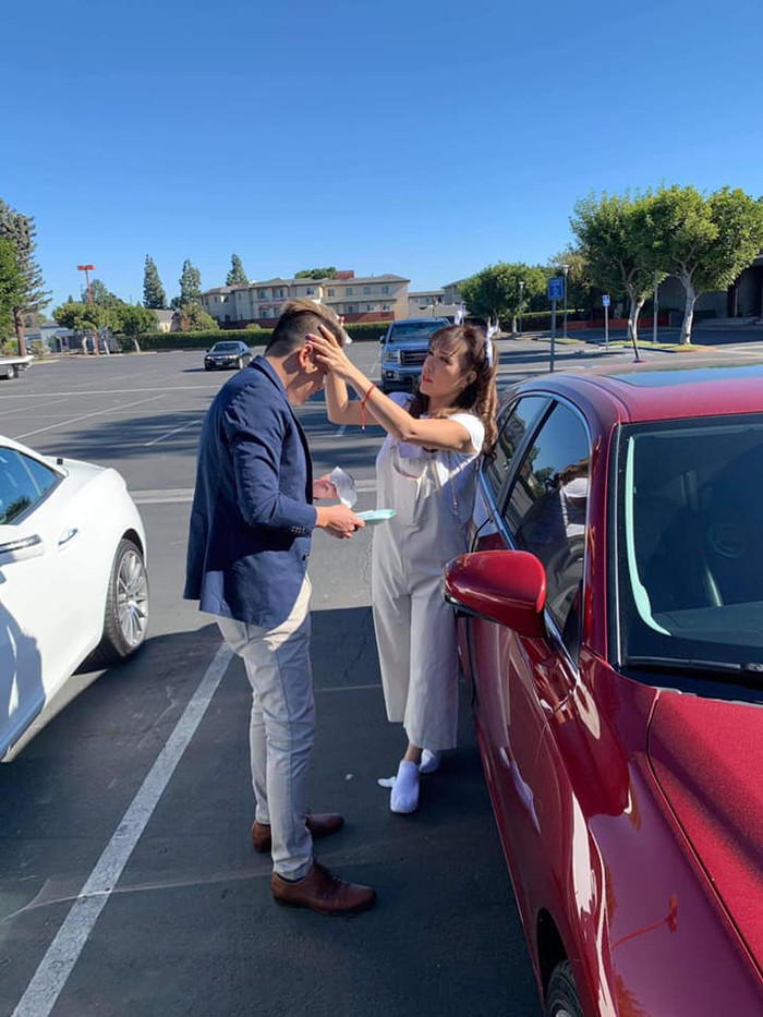 Đặc biệt, trong khi Hoàng Anh lo sợ bị mọi người hiểu lầm thì Thắm Bebe lại trông có vẻ không quan tâm.