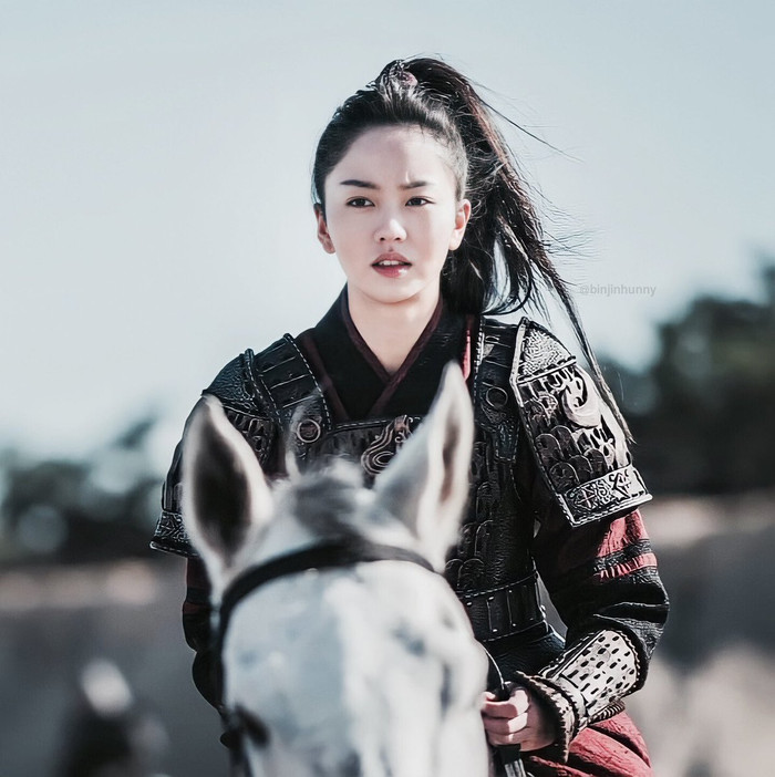 Kim So Hyun hóa nữ tướng: Quả là em gái của Gong Yoo Ảnh 5