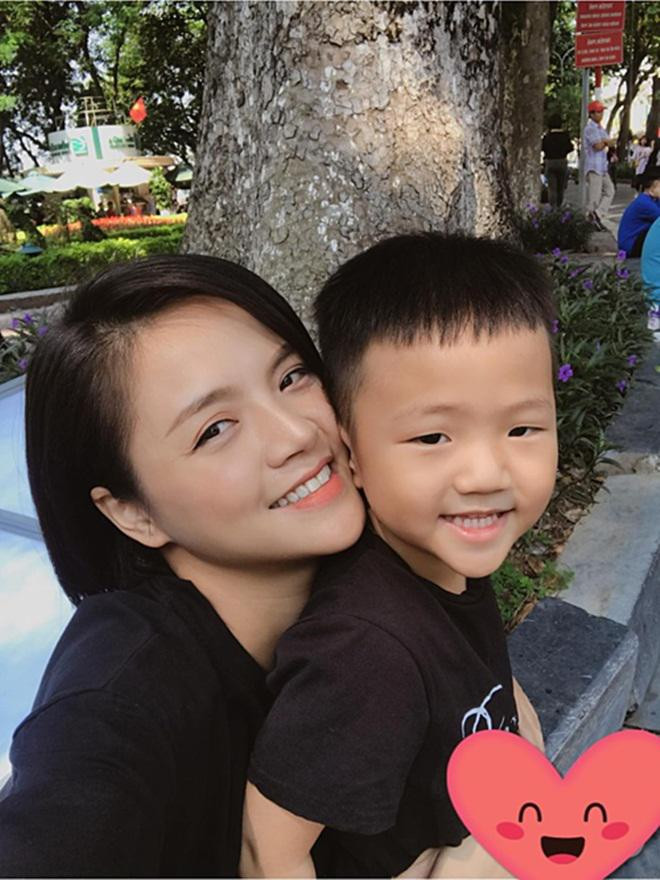 Những khó khăn và trầm cảm mà Thu Quỳnh phải chịu đựng sau khi sinh con rồi cũng qua. Đến nay bé Be đã hơn 5 tuổi, Thu Quỳnh chọn làm mẹ đơn thân hạnh phúc