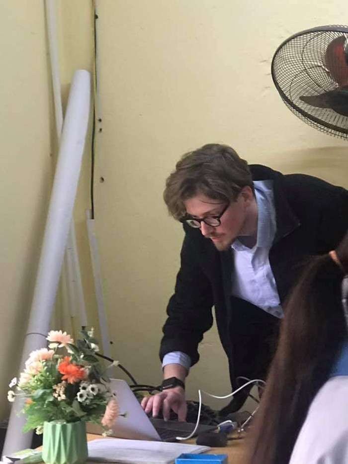 Thầy giáo Tây điển trai hút hồn giới 'nhất quỷ nhì ma': Động lực đến trường là đây chứ đâu! Ảnh 3