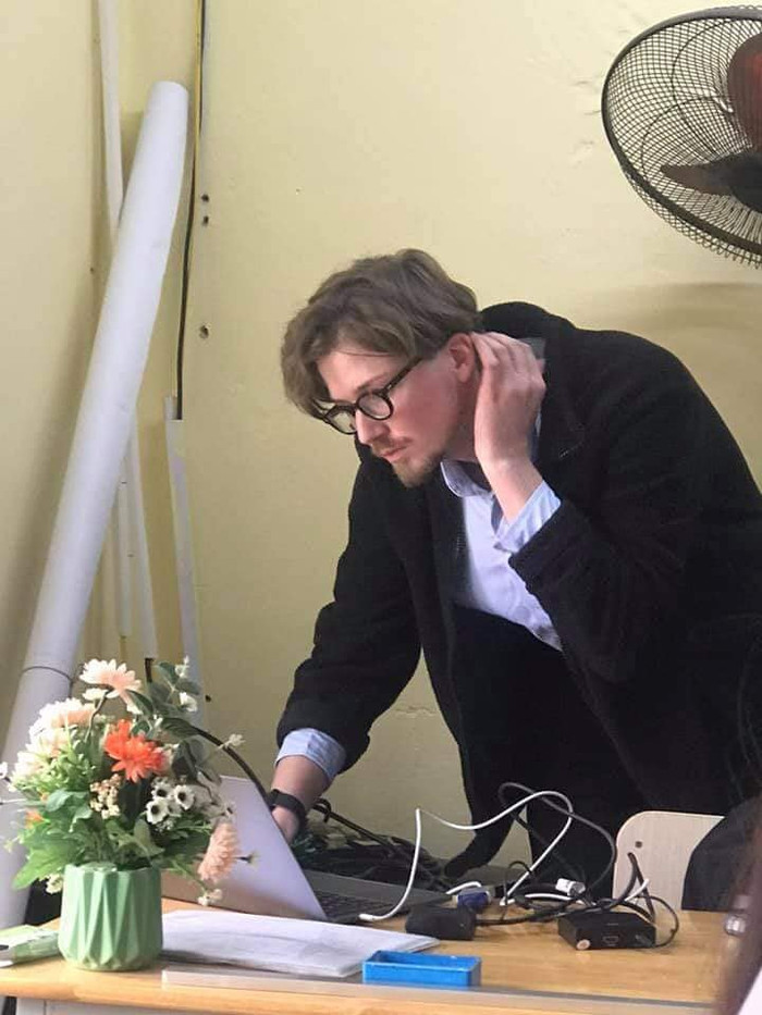 Những khoảnh khắc chụp lén khiến cư dân mạng 'đứng ngồi không yên'