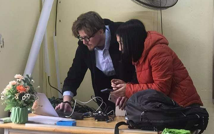 Thầy giáo Tây điển trai hút hồn giới 'nhất quỷ nhì ma': Động lực đến trường là đây chứ đâu! Ảnh 2