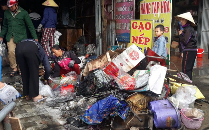Cháy cửa hàng tạp hóa lúc rạng sáng, nhiều hàng Tết bị thiêu rụi Ảnh 2