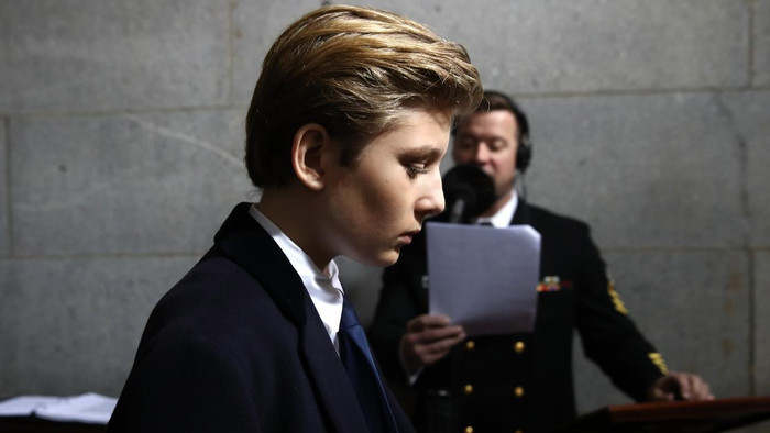 Cậu bé Barron Trump bị công chúng soi mói, xét nét suốt 4 năm qua.
