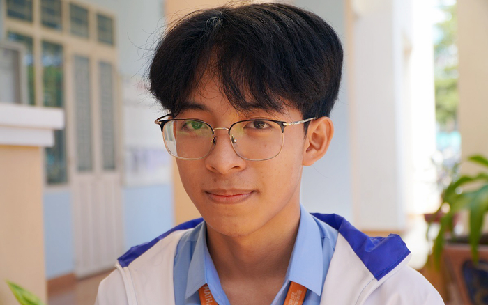 Nam sinh chuyên Toán đoạt giải nhất Văn Ảnh 2