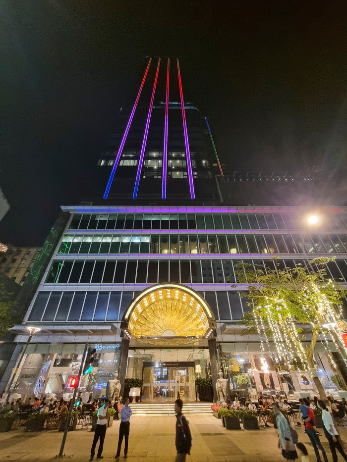 Ảnh chụp bằng ống kính góc siêu rộng.